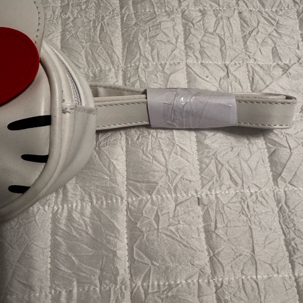 Hello Kitty White waist Bag with Red Bow - Picture 4 of 9